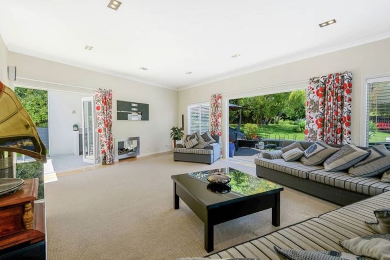Photo of property in 30c Marine Parade, Mellons Bay, Auckland, 2014