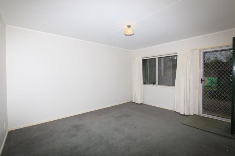Photo of property in 1/17 Cresta Avenue, Beach Haven, Auckland, 0626