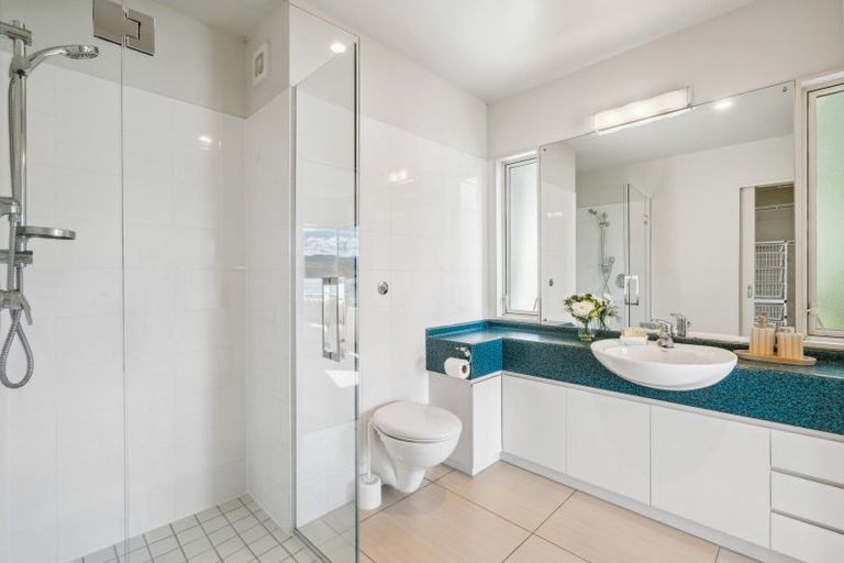 Photo of property in 26a Mana View Road, Paremata, Porirua, 5026