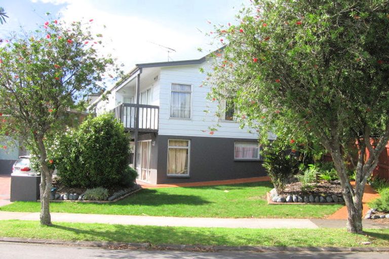 Photo of property in 9 Birman Close, Half Moon Bay, Auckland, 2012