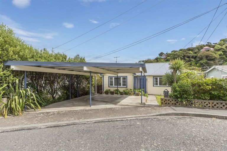 Photo of property in 39 Cluny Road, Plimmerton, Porirua, 5026