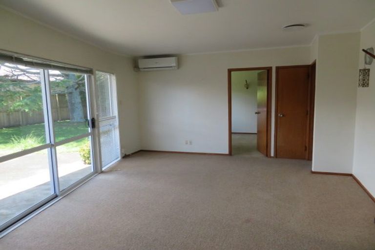 Photo of property in 2/39 Buckingham Crescent, Manukau, Auckland, 2025
