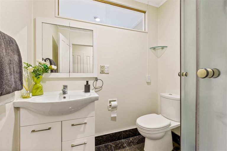 Photo of property in 4/17 Neta Grove, Henderson, Auckland, 0612