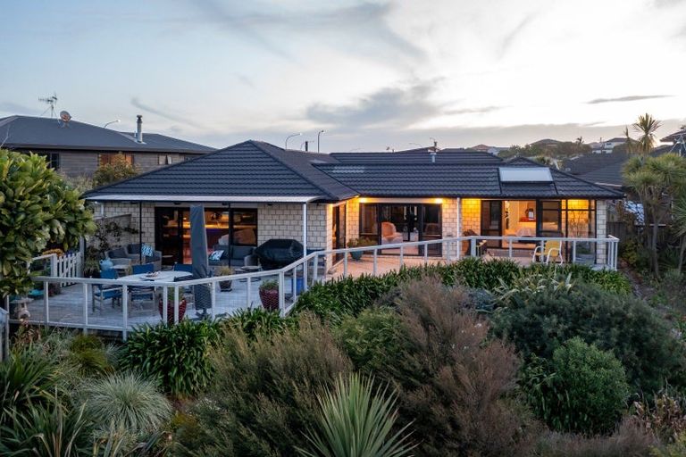 Photo of property in 4 Matuku Place, Paraparaumu Beach, Paraparaumu, 5032