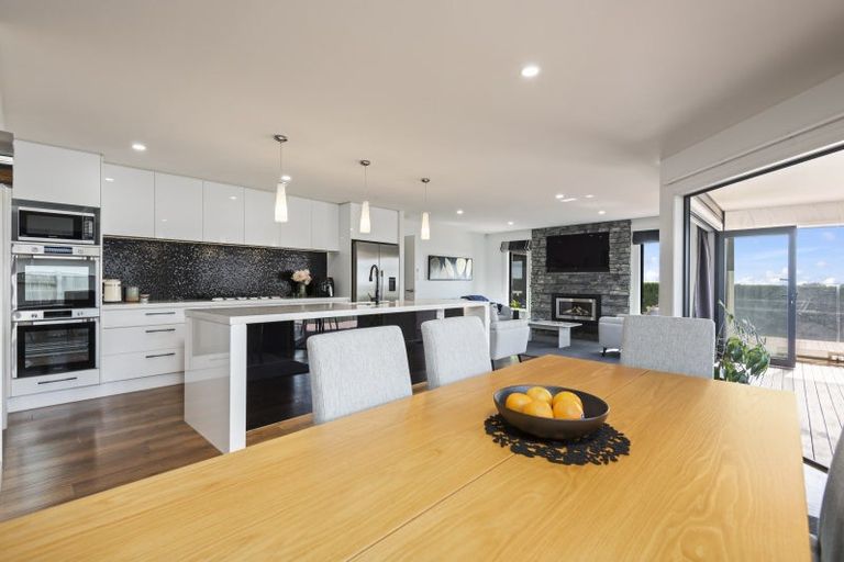 Photo of property in 25 Silicon Way, Fitzherbert, Palmerston North, 4410