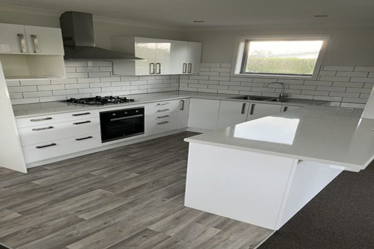 Photo of property in 16 Burgundy Drive, Martinborough, 5711