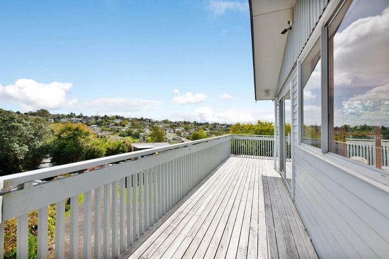 Photo of property in 28 Nor'east Drive, Northcross, Auckland, 0632