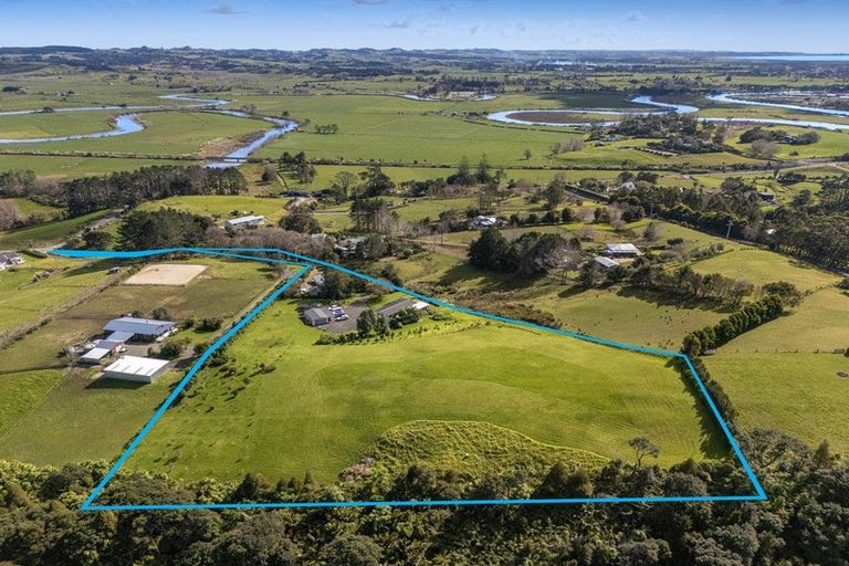 Photo of property in 207 Mangakura Road, Helensville, 0875