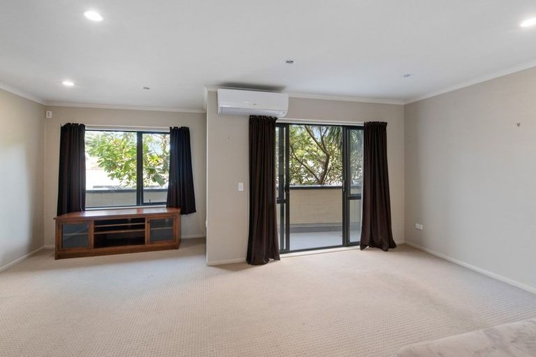 Photo of property in Te Kakariki Apartments, 2/2 Wellington Road, Paekakariki, 5034