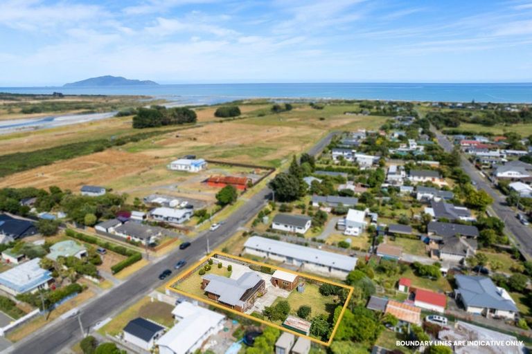 Photo of property in 28 Kiharoa Street, Otaki Beach, Otaki, 5512