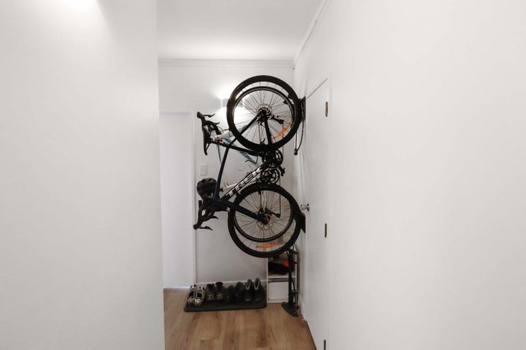 Photo of property in Hobson Court Flats, 23/70 Hobson Street, Thorndon, Wellington, 6011