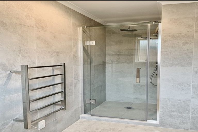 Photo of property in 1a Bishop Street, Green Bay, Auckland, 0604