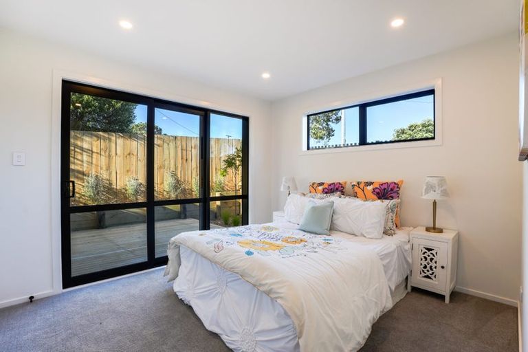 Photo of property in 858e East Coast Road, Northcross, Auckland, 0630