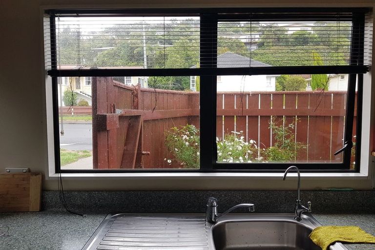 Photo of property in 164a Newlands Road, Newlands, Wellington, 6037