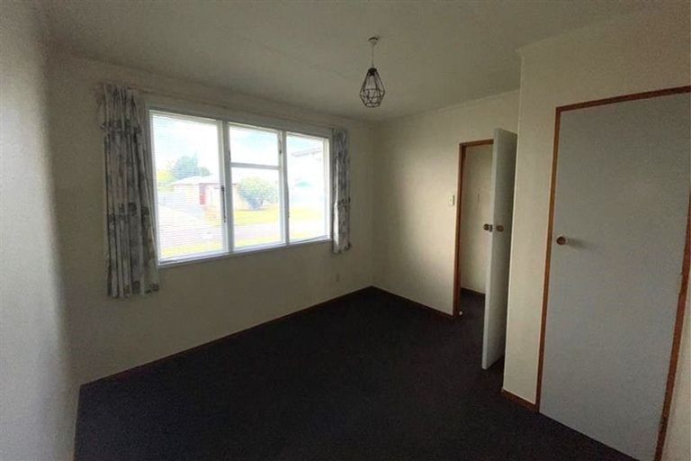 Photo of property in 37 Monowai Place, Westbrook, Palmerston North, 4412