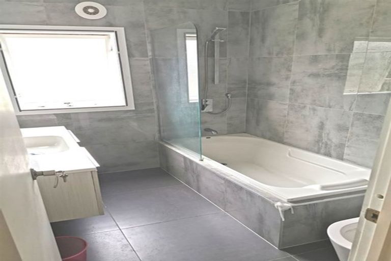 Photo of property in 685 Beach Road, Rothesay Bay, Auckland, 0630