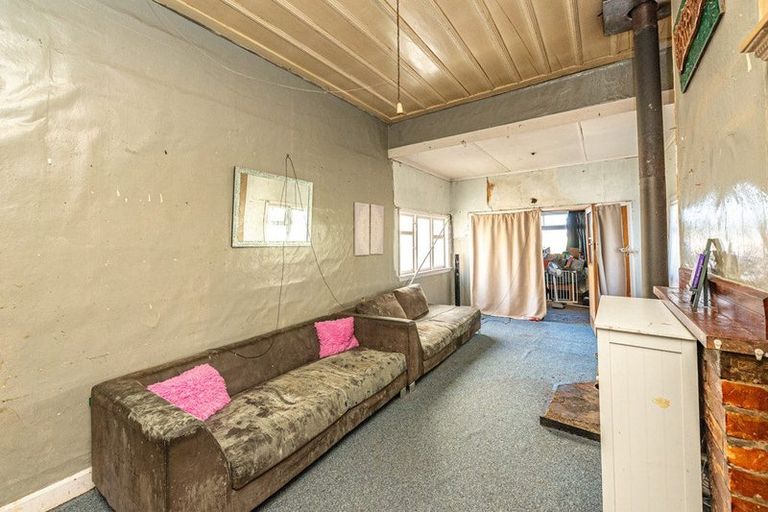 Photo of property in 42 Smith Street, Waverley, 4510