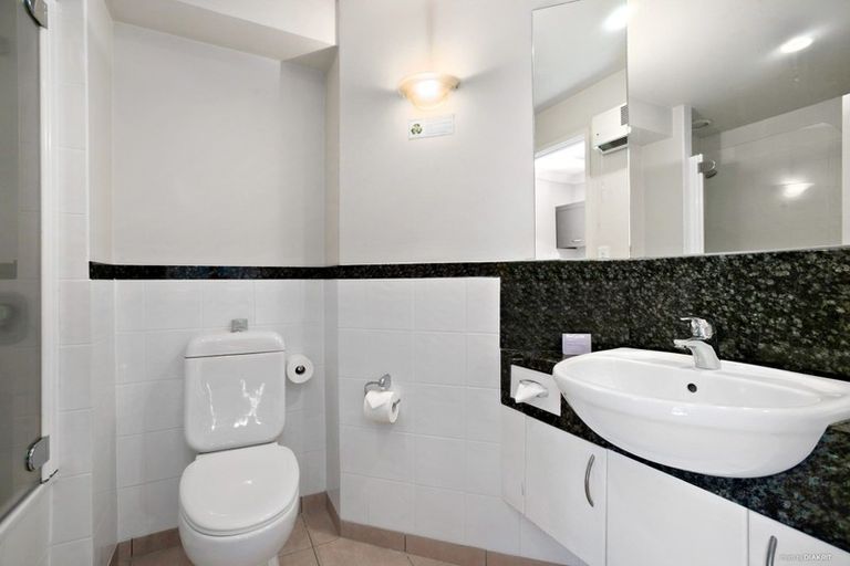 Photo of property in Harvard On Hobson Apartments, 7p/147 Hobson Street, Auckland Central, Auckland, 1010