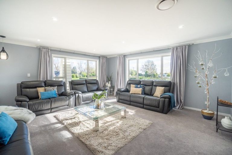 Photo of property in 2 Tutakarae Road, Kelvin Grove, Palmerston North, 4470