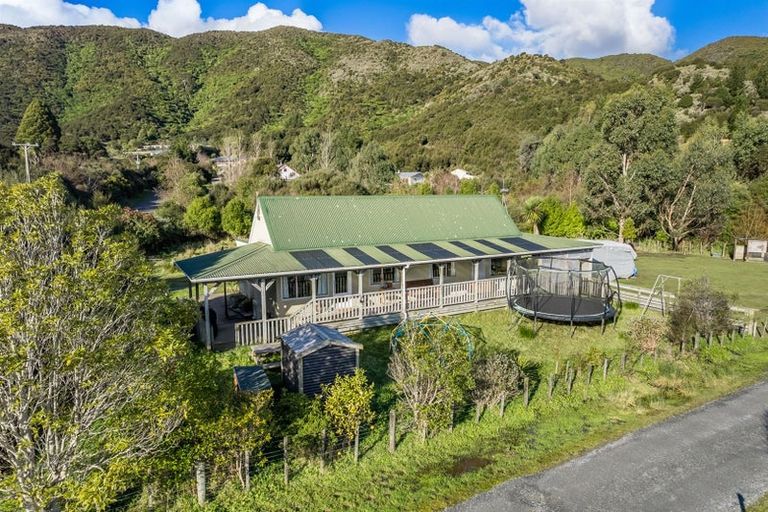 Photo of property in 38 Pencarrow Crescent, Wainuiomata, Lower Hutt, 5014