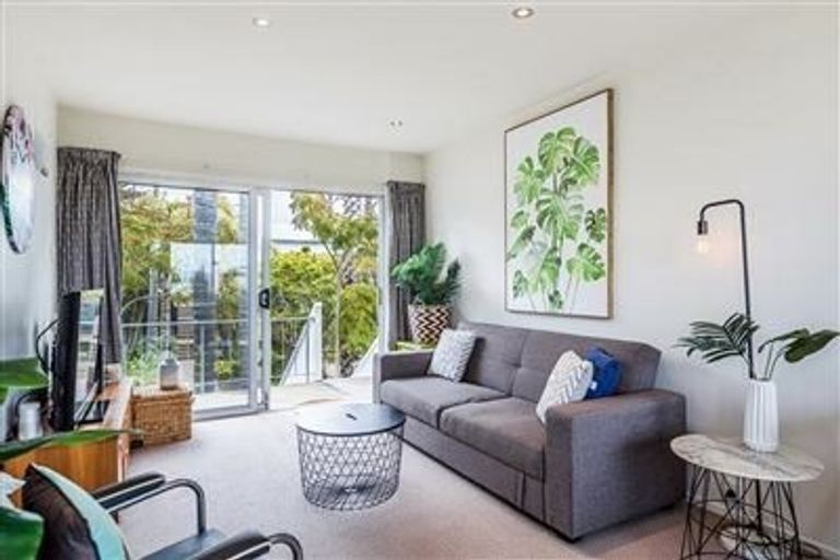 Photo of property in 1/72l Kitchener Road, Milford, Auckland, 0620