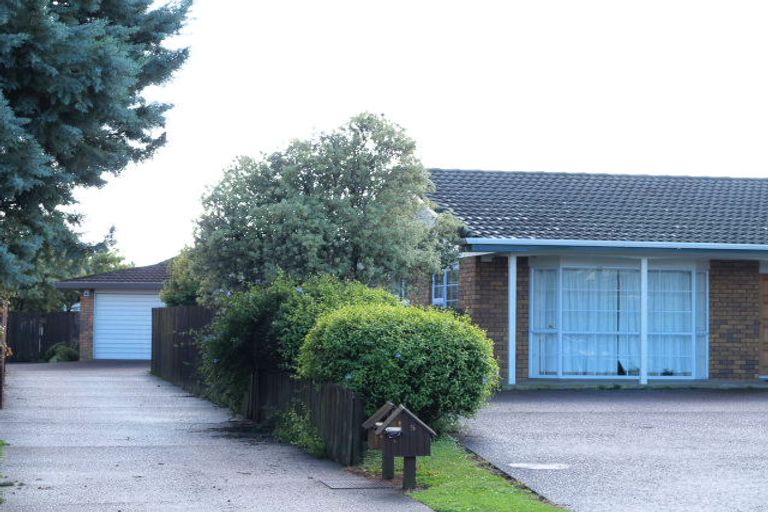 Photo of property in 2/5 Golfland Drive, Golflands, Auckland, 2013