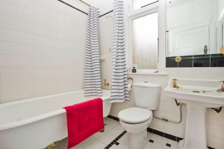 Photo of property in 33 Totara Crescent, Woburn, Lower Hutt, 5010