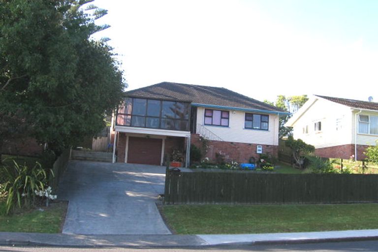Photo of property in 11 Diana Drive, Glenfield, Auckland, 0627