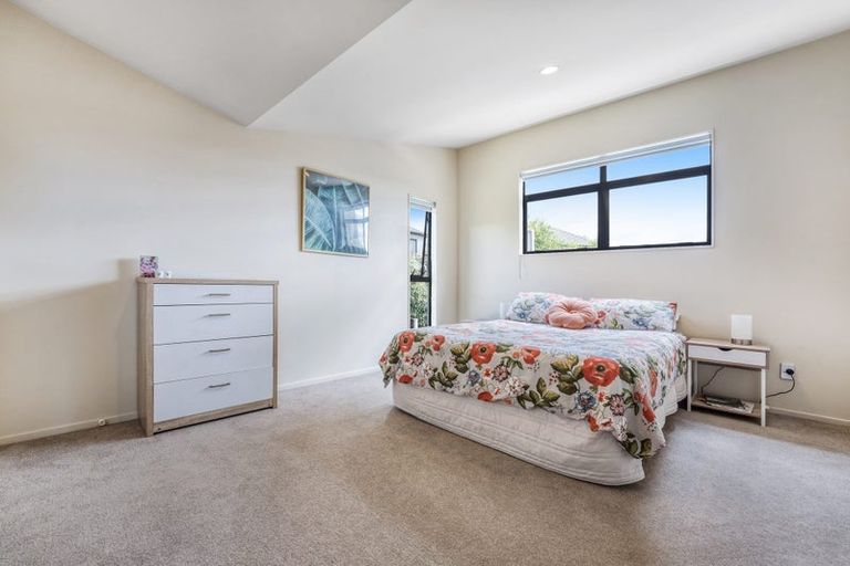 Photo of property in 23 Malin Place, Pinehill, Auckland, 0632