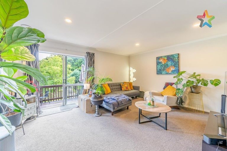 Photo of property in 4 John Street, Stokes Valley, Lower Hutt, 5019