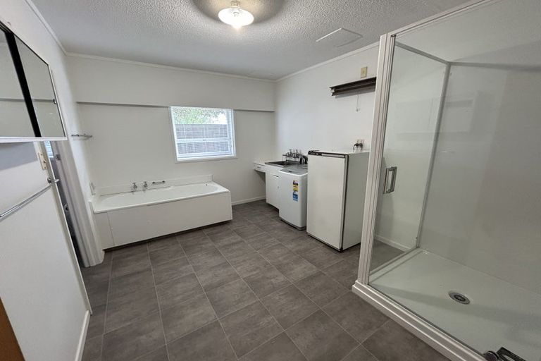 Photo of property in 220 Te Atatu Road, Te Atatu South, Auckland, 0610