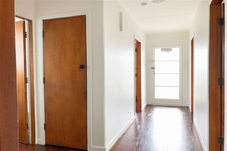 Photo of property in 81 Woodglen Road, Glen Eden, Auckland, 0602