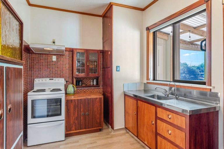 Photo of property in 6 Toi Street, Otaki Beach, Otaki, 5512