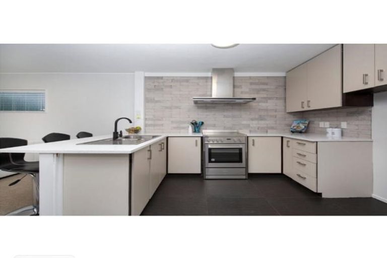 Photo of property in 2/74 Wellington Street, Howick, Auckland, 2014