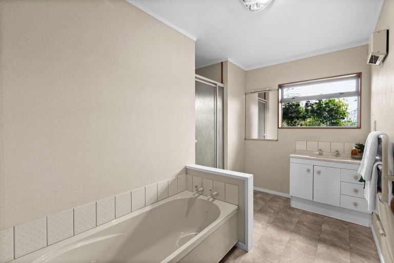 Photo of property in 20 Hetley Crescent, Taradale, Napier, 4112