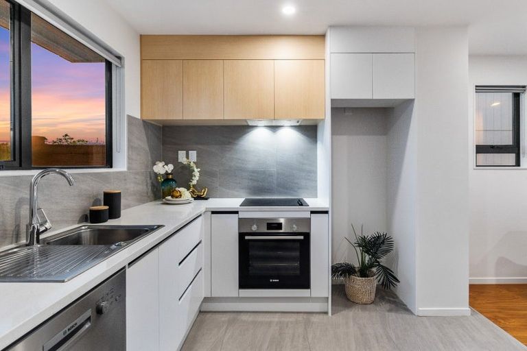 Photo of property in 1 Red Arches Road, Henderson, Auckland, 0610