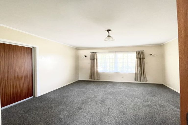 Photo of property in 2 South Pacific Place, Henderson, Auckland, 0612