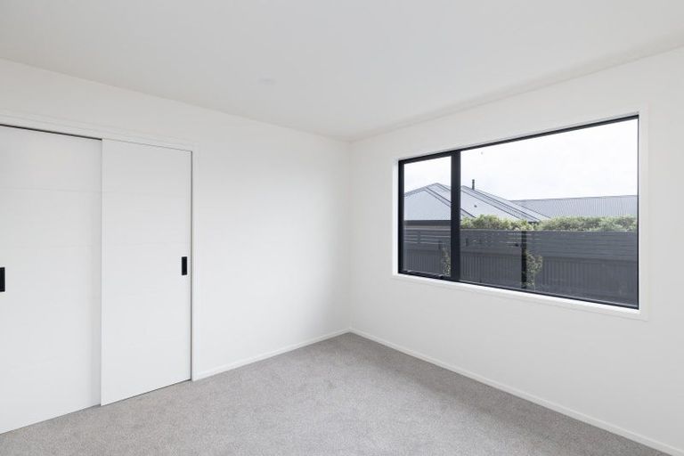 Photo of property in 2 Marsden Place, Hurworth, New Plymouth, 4310