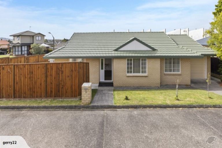 Photo of property in 6 Coupland Court, Glendene, Auckland, 0602