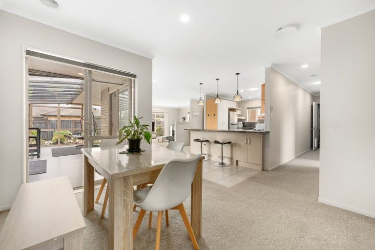 Photo of property in 11 Chestnut Close, Kelvin Grove, Palmerston North, 4414