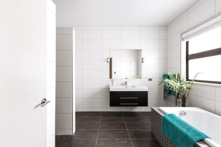 Photo of property in 98 Harbour Drive, Otumoetai, Tauranga, 3110