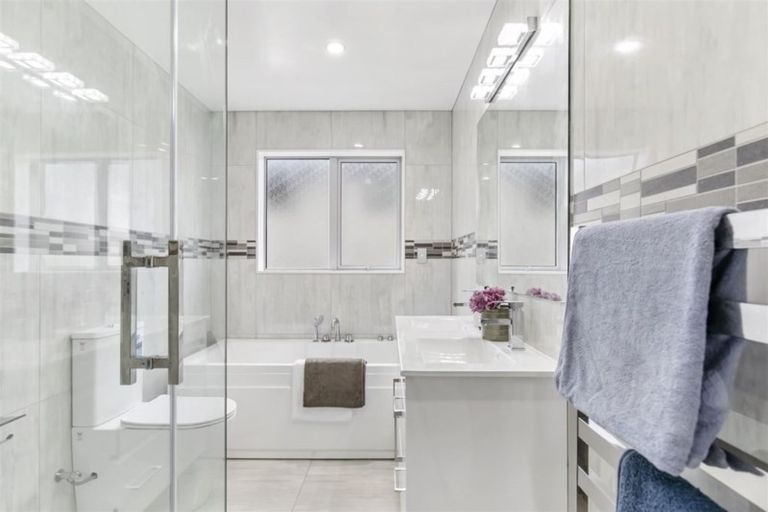 Photo of property in 114b Everglade Drive, Totara Heights, Auckland, 2105