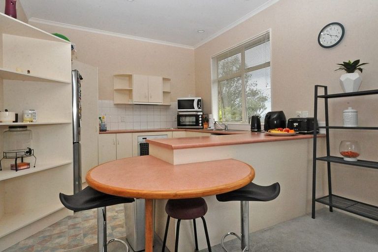 Photo of property in 5 Lorikeet Place, Unsworth Heights, Auckland, 0632