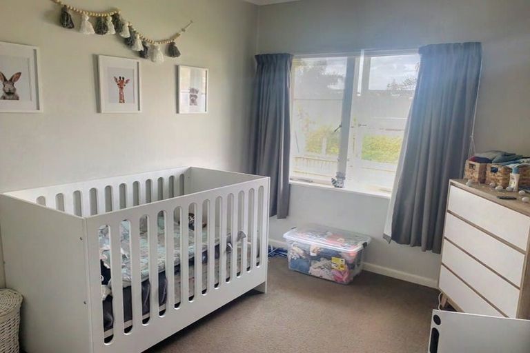 Photo of property in 2 Wyoming Avenue, Murrays Bay, Auckland, 0630