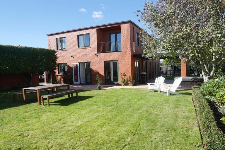 Photo of property in 74 Wai-iti Terrace, Bryndwr, Christchurch, 8052