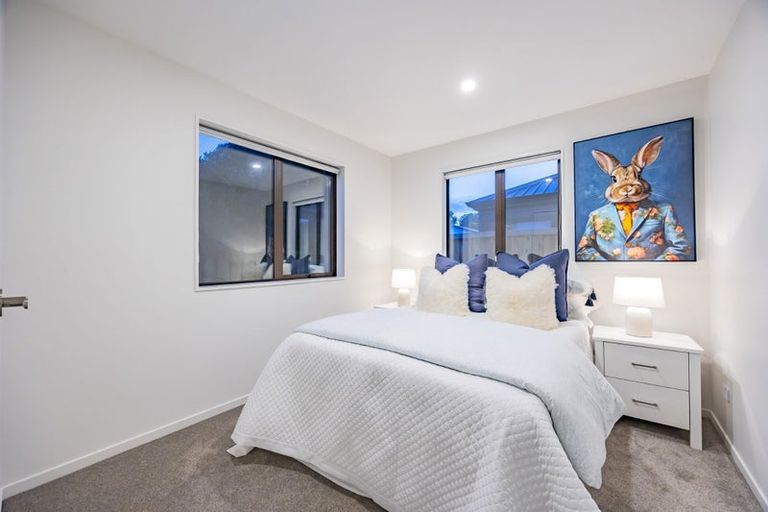 Photo of property in 3c Dawnhaven Drive, Te Atatu Peninsula, Auckland, 0610