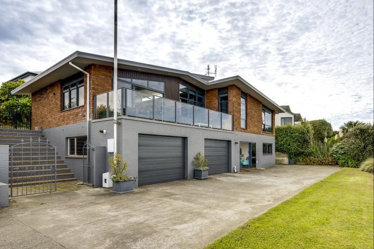 Photo of property in 13 Havelock Road, Hospital Hill, Napier, 4110
