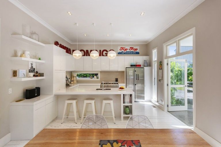 Photo of property in 48 Derwent Street, Island Bay, Wellington, 6023