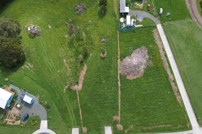 Photo of property in 18 Arahanga Road, Paparoa, 0571