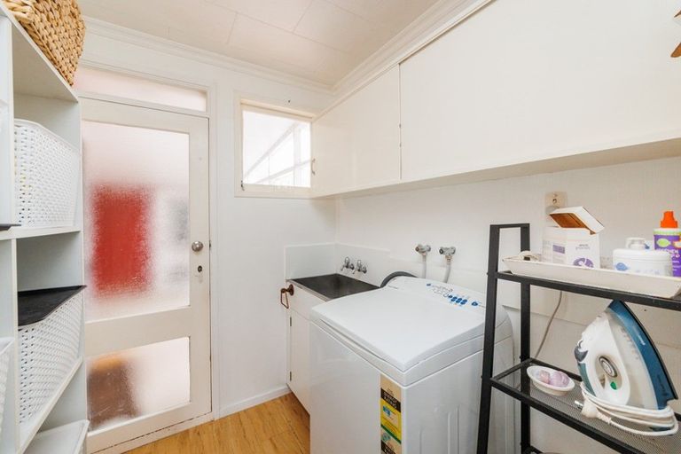 Photo of property in 1 Chilton Grove, Hokowhitu, Palmerston North, 4410